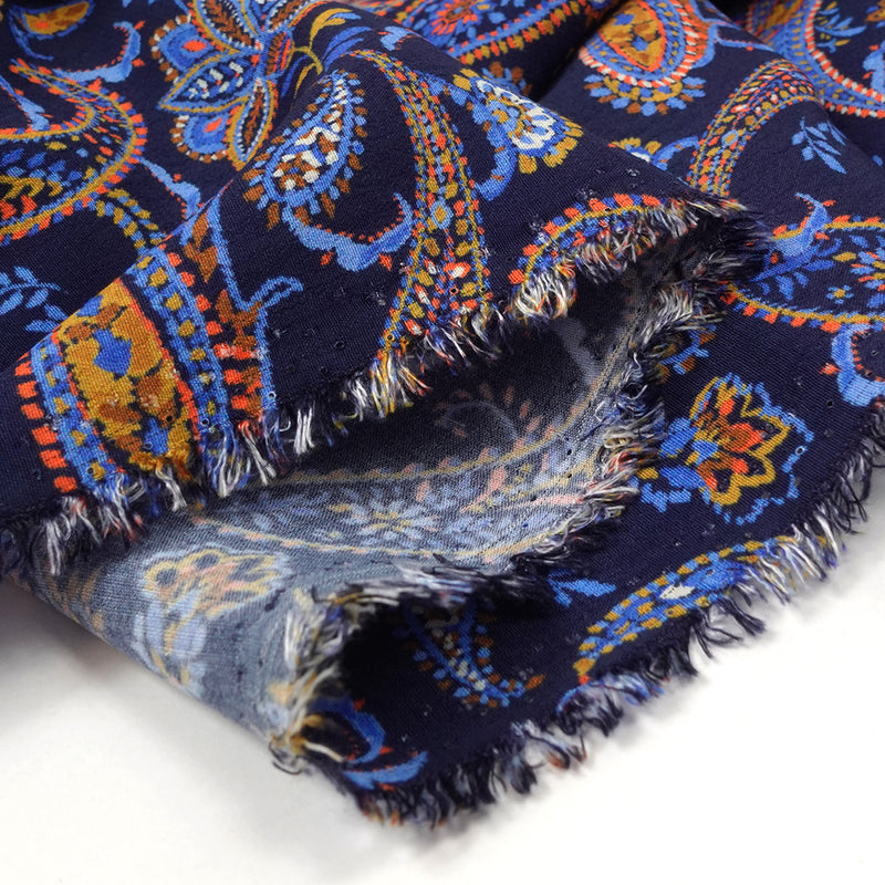 Crêpe viscose imprimé cachemire bleu et ocre sur fond marine