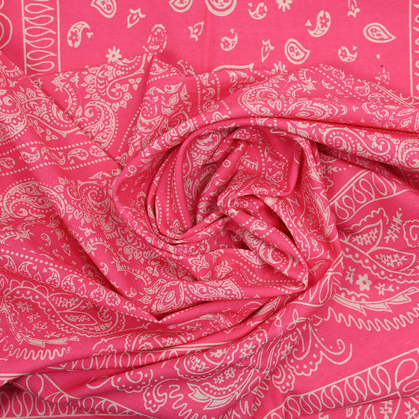 Voile de coton imprimé bandana écru fond rose
