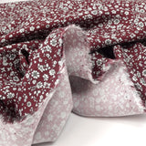 Crêpe viscose imprimé petites fleurs blanches fond bordeaux foncé