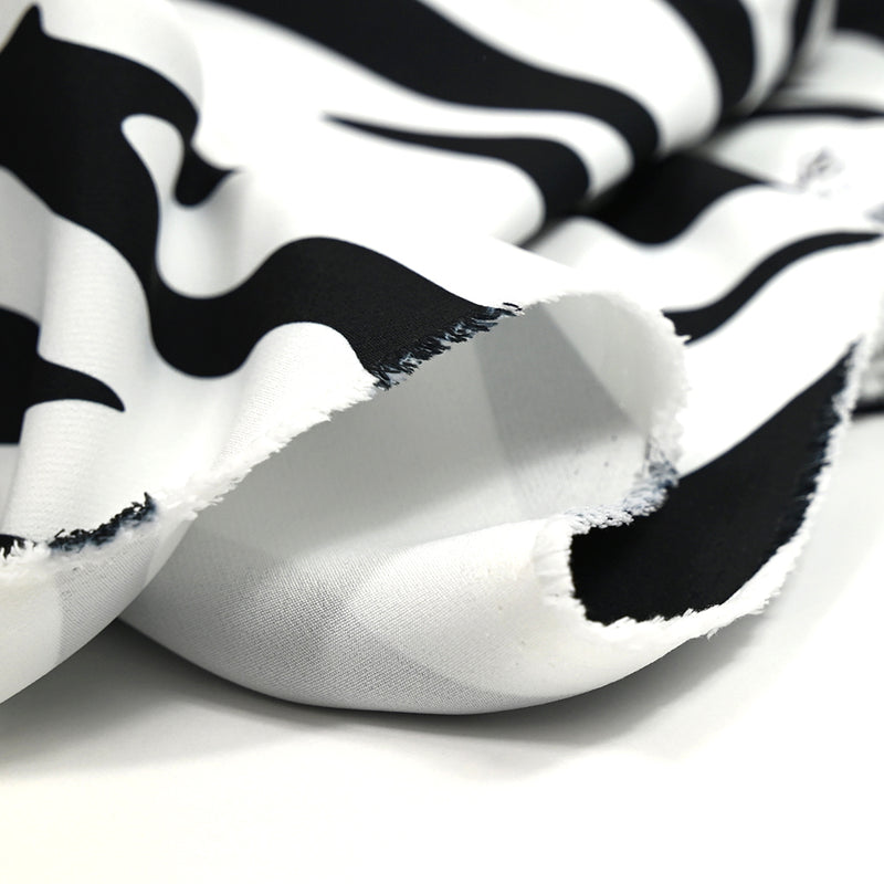 Crêpe lourd de polyester élasthanne imprimé zébrage noir et blanc