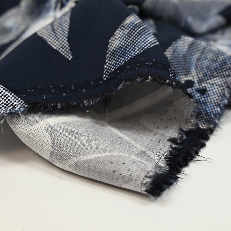 Twill de viscose imprimé pointillisme floral fond marine