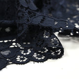 Dentelle florale bleu marine festonnée