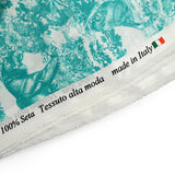 Satin de soie imprimé dans la jungle turquoise fond blanc