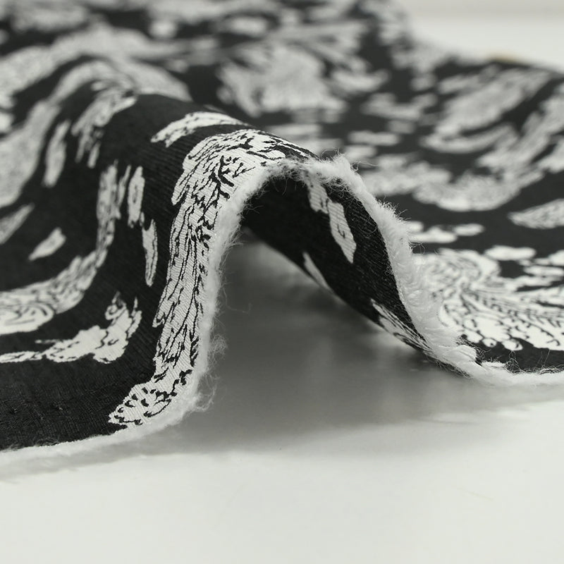 Viscose imprimée légère épopée florale fond noir