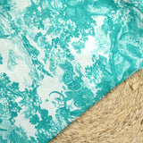 Satin de soie imprimé dans la jungle turquoise fond blanc