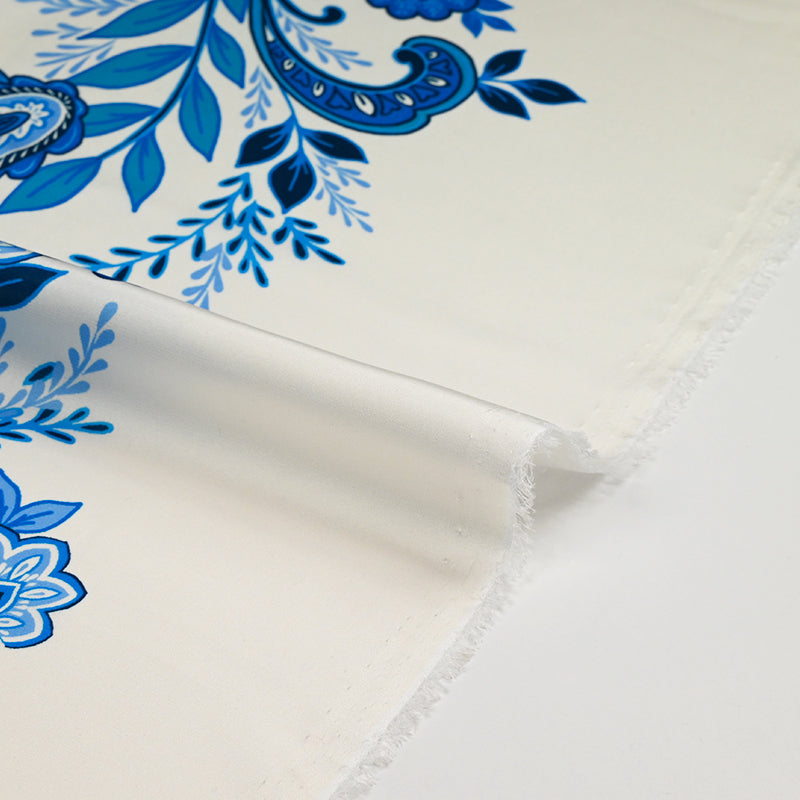 Polyester imprimé fleurs porcelaine bleue fond blanc