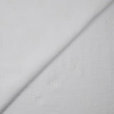 Crêpe polyester floqué fleurs ton sur ton fond blanc