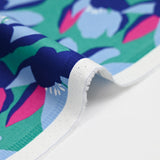 Satin de coton élasthanne fleurs bleu fond vert menthe