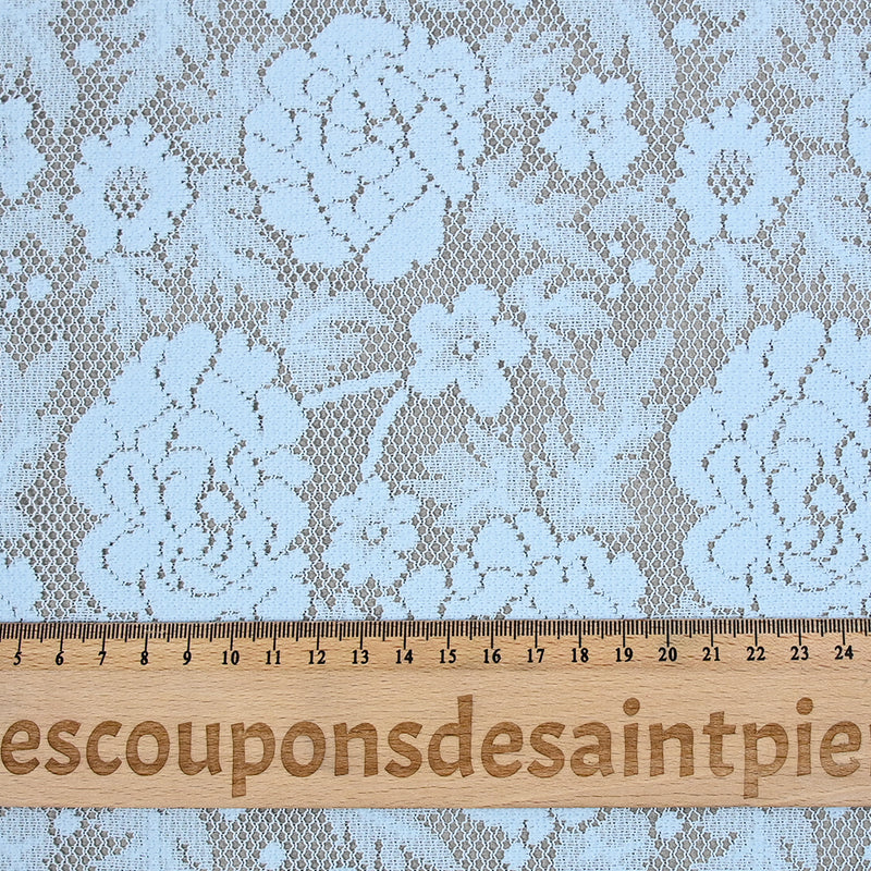 Guipure fine motif champêtre fond bleu maya