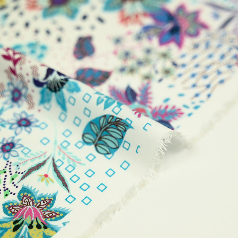 Viscose imprimée explosion florale turquoise fond blanc