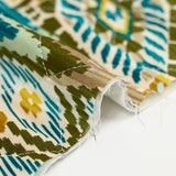 Double gaze matelassée double face ikat et cachemire vert et ocre au mètre