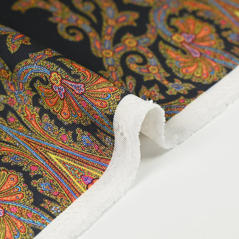 Sergé de polyester satiné motif cachemire fond bleu nuit