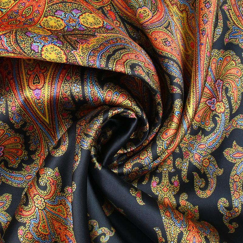 Sergé de polyester satiné motif cachemire fond bleu nuit