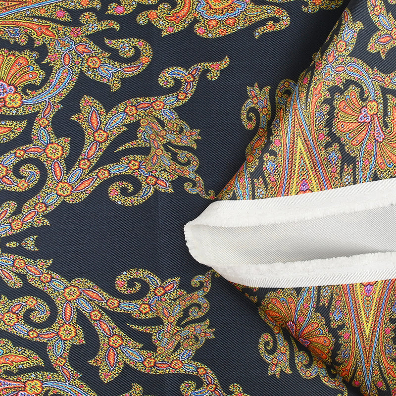 Sergé de polyester satiné motif cachemire fond bleu nuit