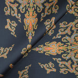 Sergé de polyester satiné motif cachemire fond bleu nuit