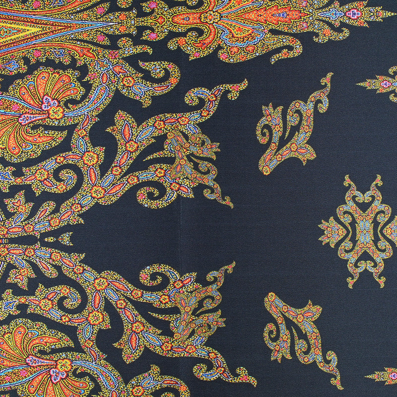 Sergé de polyester satiné motif cachemire fond bleu nuit