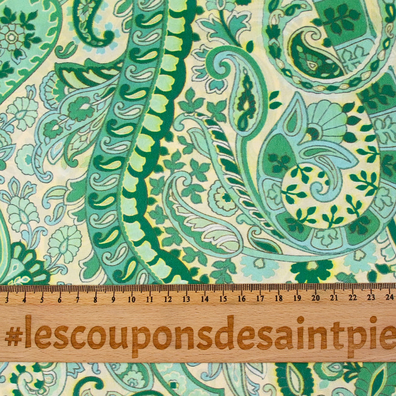 Polyester imprimé cachemire vert fond écru