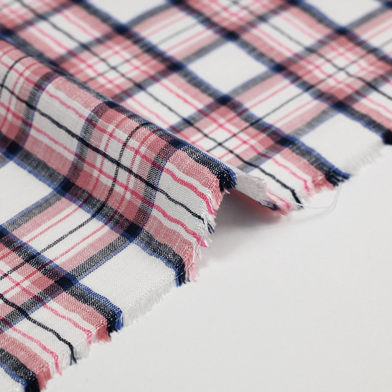Viscose tissée teint carreaux rouge, noir et bleu fond blanc