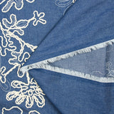 Chambray de coton brodé fond denim