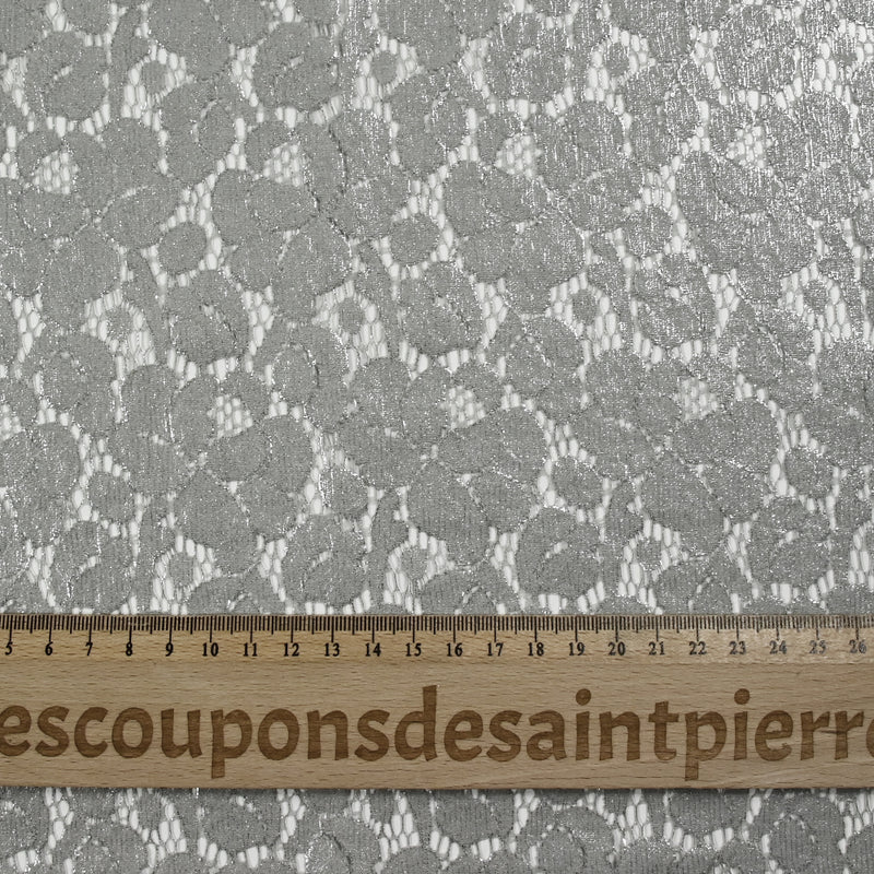 Dentelle polyester Victoria argent fond gris
