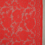 Guipure fine motif champêtre fond rouge
