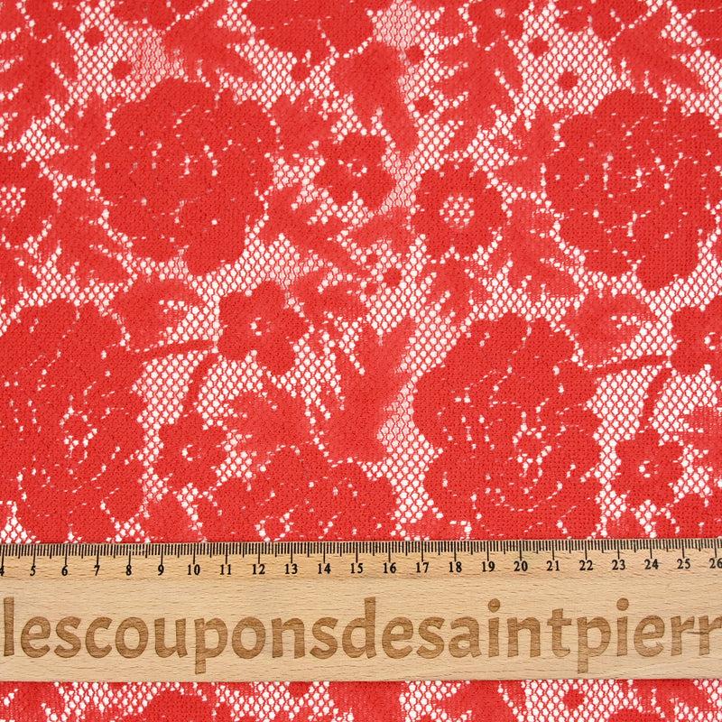 Guipure fine motif champêtre fond rouge