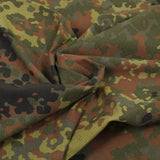 Gabardine fine de coton camouflage G tâche marron, vert clair et fonce