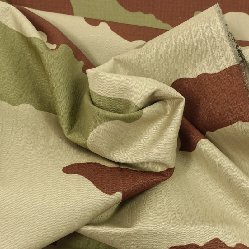 Gabardine fine de coton camouflage déperlant A kaki, marron et beige
