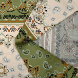 Satén de viscosa estampado paisley en color crudo y caqui cuadrado