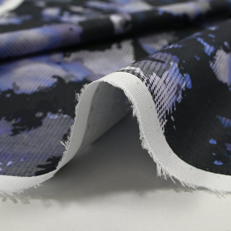 Sergé de coton imprimé vitalité bleu et gris fond noir