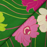 Twill de viscose imprimé en fleurs anis et fuchsia fond vert prairie