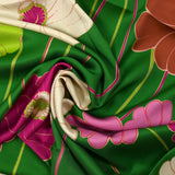 Twill de viscose imprimé en fleurs anis et fuchsia fond vert prairie
