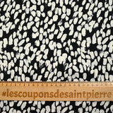 Satin polyester tache fond noir