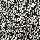 Satin polyester tache fond noir