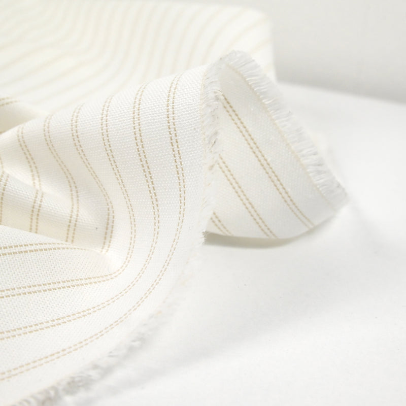 Popeline de coton rayée camel fond blanc