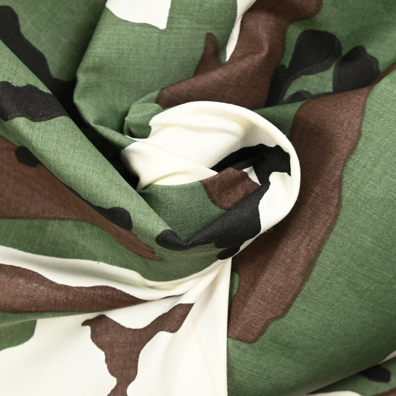 Gabardine de coton imprimée camouflage kaki et marron