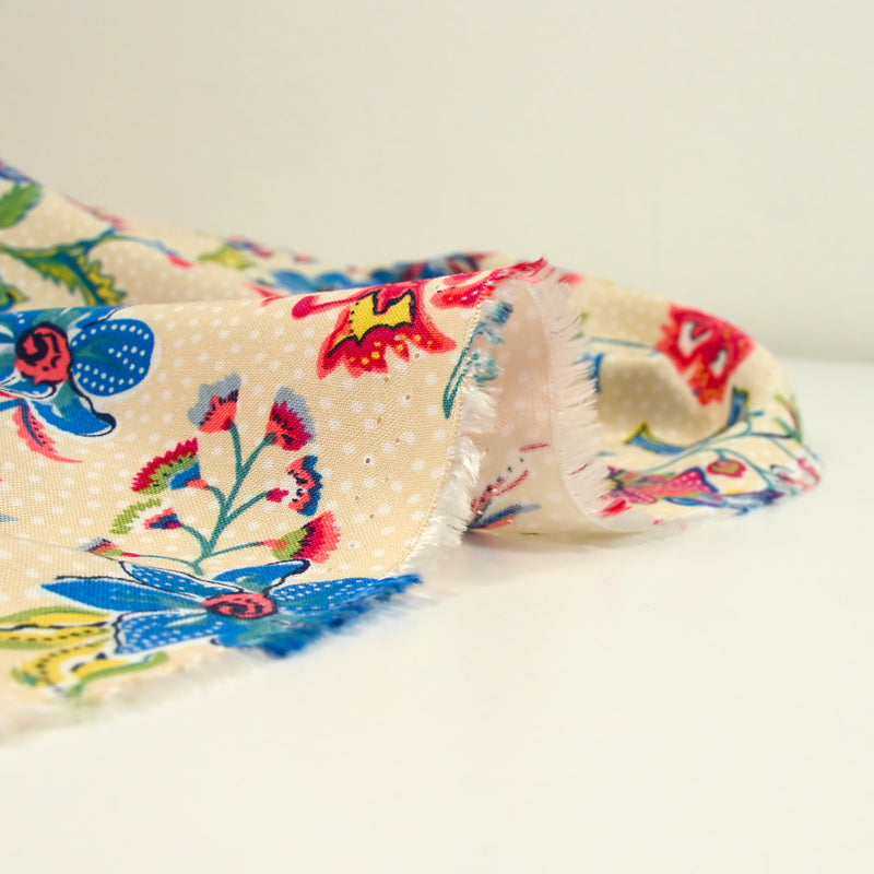 Viscose imprimée liane de fleurs bleu fond sable