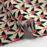 Crêpe viscose imprimé graphique rouge fond blanc cassé
