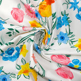 Sergé de coton élasthanne fleurs du jardin fond blanc