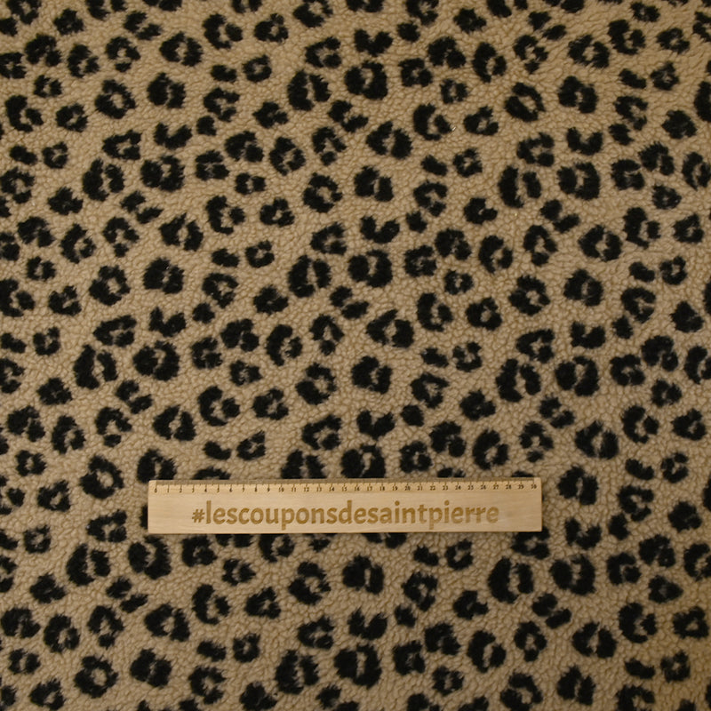 Fausse fourrure sherpa léopard noir fond marron