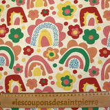 Algodón estampado de arcoiris y flores sobre fondo crudo