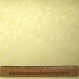 Jacquard nid d'abeille satiné fleurs jaune pâle et blanc