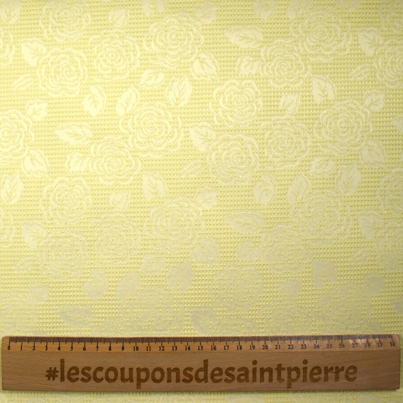 Jacquard nid d'abeille satiné fleurs jaune pâle et blanc