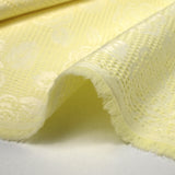 Jacquard nid d'abeille satiné fleurs jaune pâle et blanc