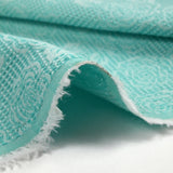 Jacquard nid d'abeille satiné fleurs turquoise et blanc