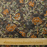 Velours matelassé double face ornement kaki et baies marron au mètre