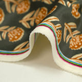 Velours ras imprimé ornement floral fond kaki foncé