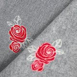 Caban polyester rose rouge feutré fond gris clair
