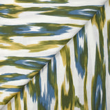Crêpe viscose imprimé ondes abstraites vert et bleu fond blanc