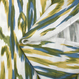 Crêpe viscose imprimé ondes abstraites vert et bleu fond blanc